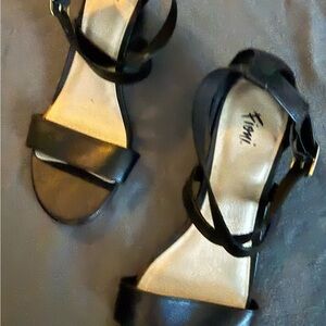 FIONI Elegant Black Sandals